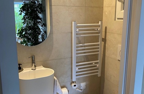 Le Plan-de-Grasse Bed & Breakfast | Charming room with swimming pool