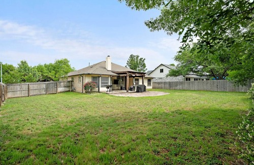 Cat Hollow House | Charming Round Rock Retreat