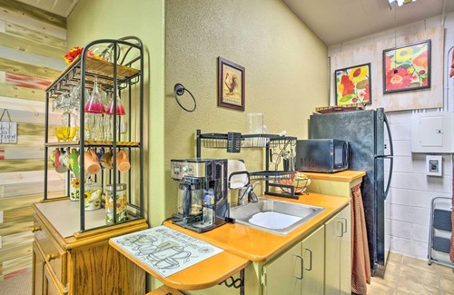 Rowlett Cottage | Charming Rowlett Guest Cottage; Walk Downtown