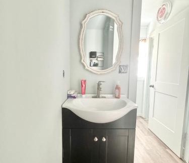 Bandera House | Charming Rt 66 Tiny Cabin-Mins to Main St