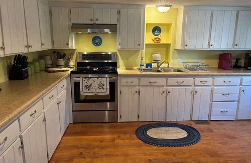 Park Rapids House | Charming Rural Naturalist Cottage, just blocks from Heartland Park & Downtown!