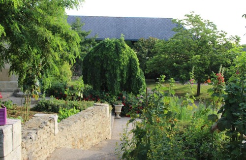 Cheille Cottage | Charming Rural Retreat: 2-Bedroom Cottage, Gardens, Forest Nearby, Kayaking, Near Loire Castles