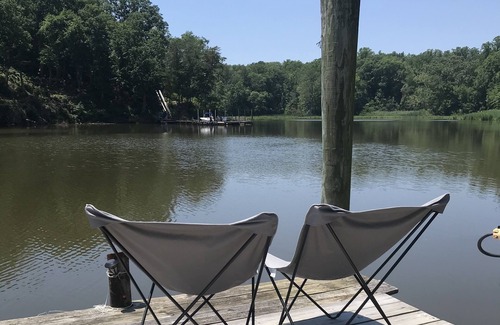 Hollywood House | Charming Rustic Boathouse right on the water!