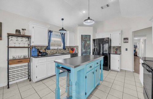 Killeen House | Charming Rustic Retreat with 4-bedroom house with WiFi in enchanting Killeen