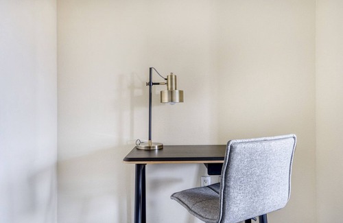 San Bruno Apartment | Charming San Bruno 2BR w/ Pool, W/D, Gym, walk to YouTube, by Blueground