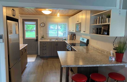 Minden Cottage | Charming Sandy Beach Cottage on Horseshoe Lake