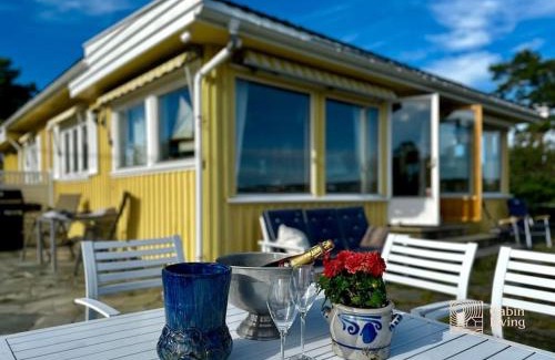 Gressvik House | Charming seaside cottage with jetty near Hankø