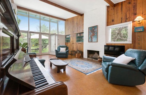 Mornington House | Charming Secluded Beach House