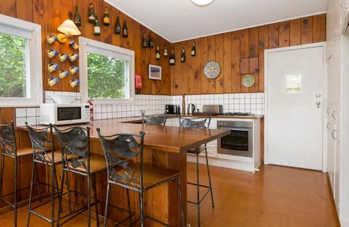 Mornington House | Charming Secluded Beach House