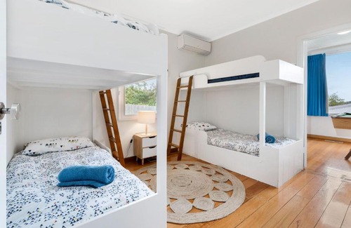 Mornington House | Charming Secluded Beach House