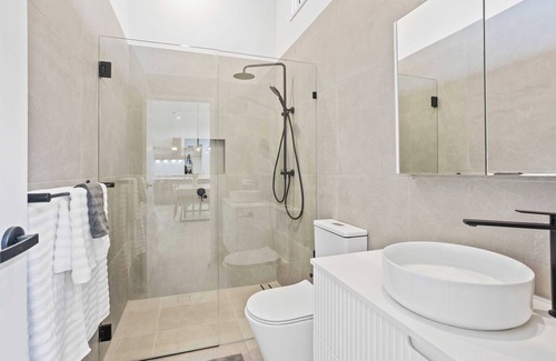 Tallai Apartment | Charming Self-Contained Studio Retreat in Tallai: Your Perfect Getaway