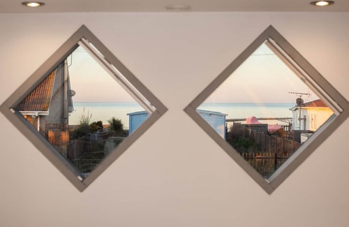 Whitstable House | Charming self-drive holiday Let close to the sportsman in Whitstable