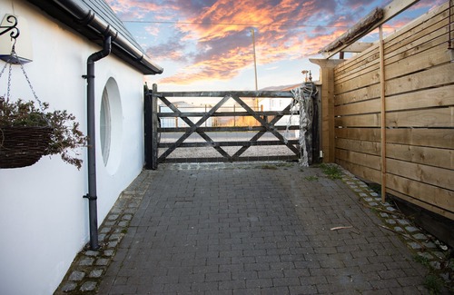 Whitstable House | Charming self-drive holiday Let close to the sportsman in Whitstable