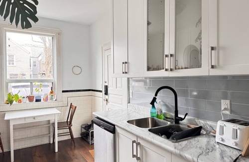 Trinity - Bellwoods House | Charming semi in the heart of Queen West