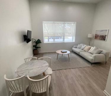 Near West Side House | Charming Shared Condo in Prime Chicago Location, 1 Bedroom and 1 Bathroom
