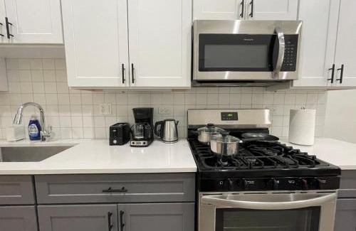 Near West Side House | Charming Shared Condo in Prime Chicago Location, 1 Bedroom and 1 Bathroom
