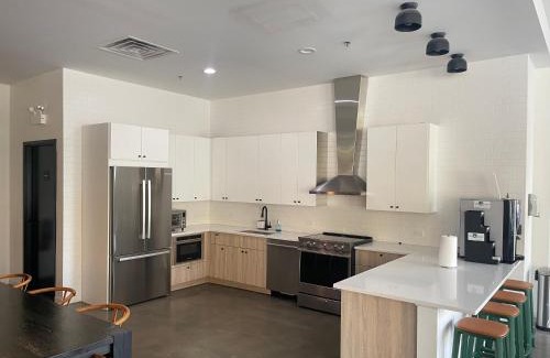 Near West Side House | Charming Shared Condo in Prime Chicago Location, 1 Bedroom and 1 Bathroom