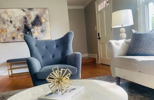 Franconia House | Charming Single-Family, 5 beds, 2 bath, Kingstowne