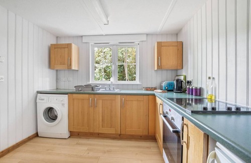 New Forest District House | Charming single-storey hideaway with garden access