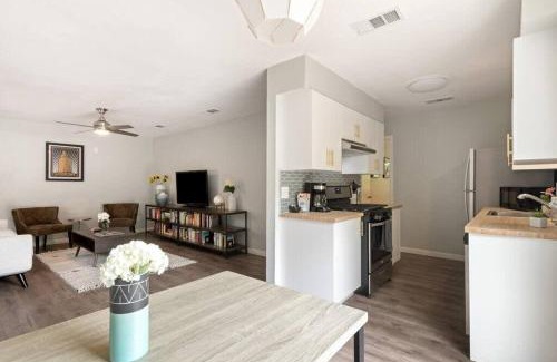 South Manchaca House | Charming South Austin 2 Bedroom Home