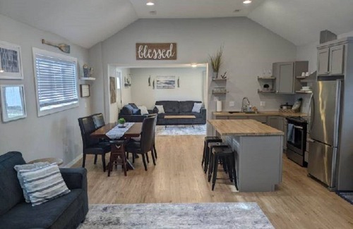 Clear Lake House | Charming South Shore Retreat with Spacious King Primary Bedroom
