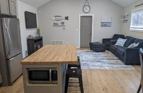 Clear Lake House | Charming South Shore Retreat with Spacious King Primary Bedroom