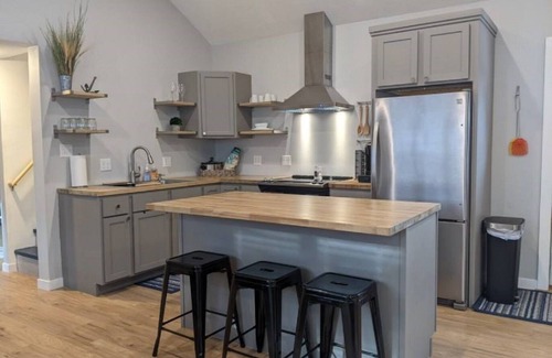 Clear Lake House | Charming South Shore Retreat with Spacious King Primary Bedroom