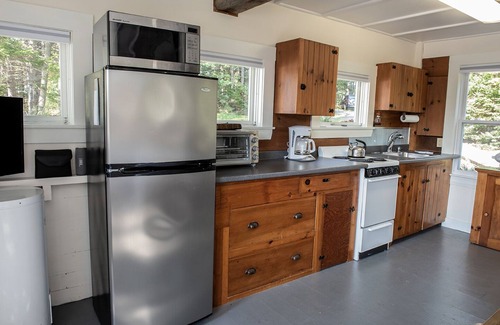 West Southport Cottage | Charming Southport Island Cottage on Cozy Harbor with Sunny Deck - Sleeps 6!