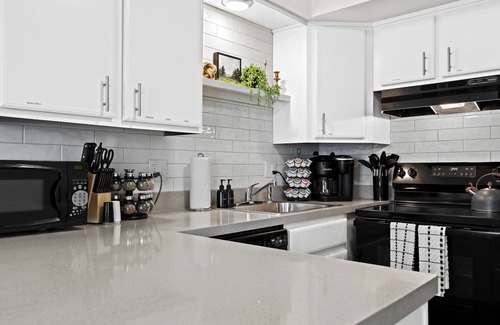 Royal Oak Apartment | Charming & Spacious 1BR Upper Flat in Royal Oak