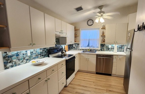 Laurel House | Charming, Spacious 2 Bedroom Home located on a "No through" Rd, 1.7M to Beach.