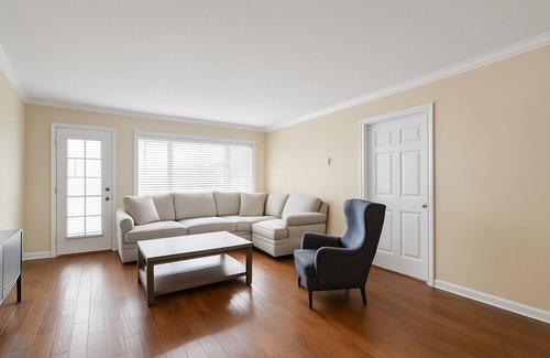 Easton Addition Apartment | Charming Spacious 2-bedroom 2-bathroom apartment in adorable Burlingame w/WiFi