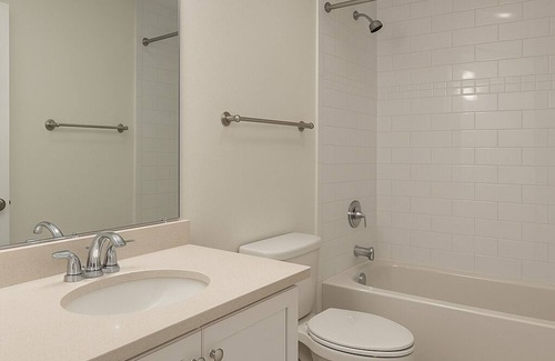 Easton Addition Apartment | Charming Spacious 2-bedroom 2-bathroom apartment in adorable Burlingame w/WiFi
