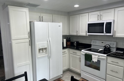 Port Richey Apartment | Charming & Spacious 2 beds/1 bath, Free Parking in Port Richey