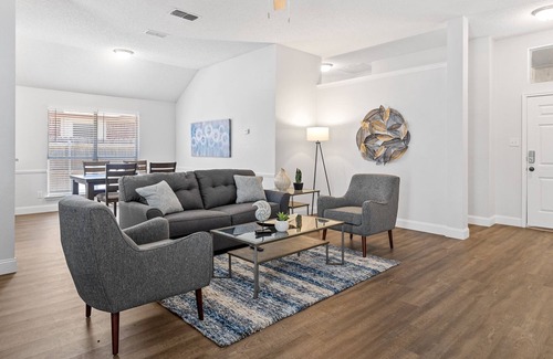 Azle House | Charming & Spacious - 3RB Home!
