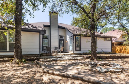 Azle House | Charming & Spacious - 3RB Home!