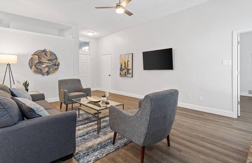 Azle House | Charming & Spacious - 3RB Home!