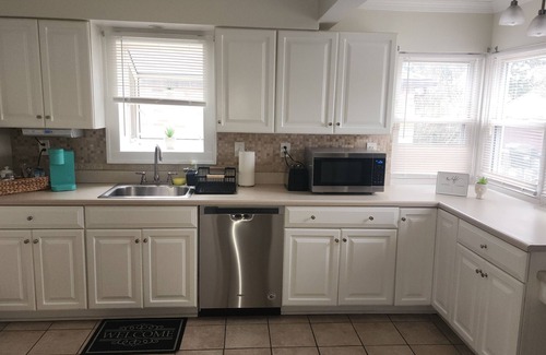 Parma House | Charming Spacious & Affordable. Gem of Parma! Modern space superbly clean.