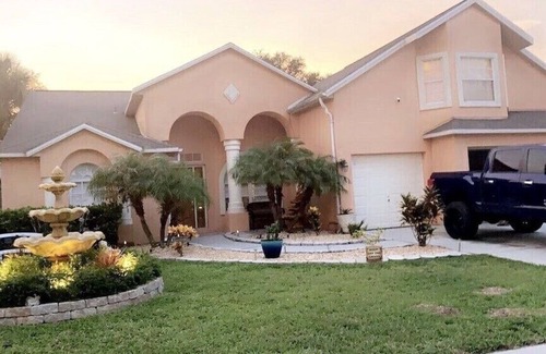 Riverview House | Charming spacious bedroom and private bath. No kitchen access