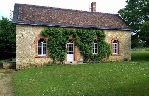 Dureil Cottage | Charming Spacious Cottage with Fireplace, WiFi, and Large Garden Near Sarthe River