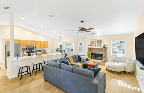 Gainesville House | Charming, Spacious & Family Friendly Home in GNV!