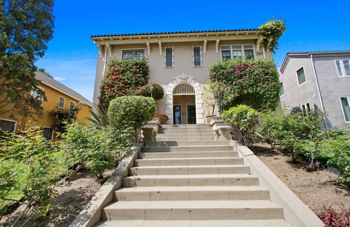 Larchmont Apartment | Charming, spacious suite with hardwood floors, steps to Larchmont Village!