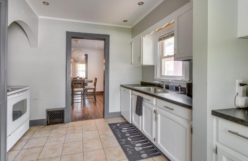 Springfield House | Charming Springfield Home 2 Mi to Downtown