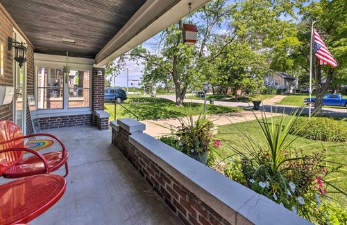 Lindenwood Park Cottage | Charming St Louis Home: 8 Mi to Downtown!