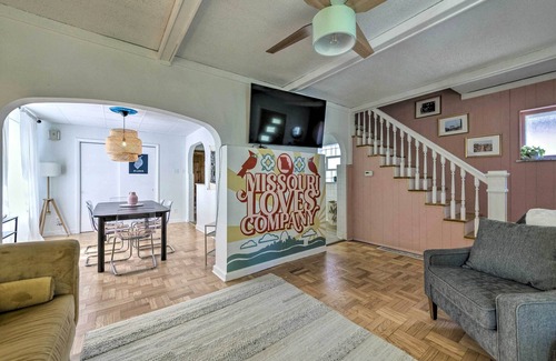 Lindenwood Park Cottage | Charming St Louis Home: 8 Mi to Downtown!