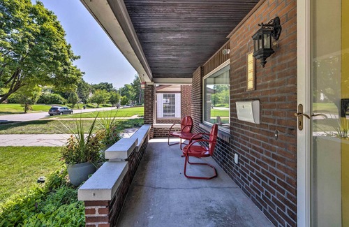 Lindenwood Park Cottage | Charming St Louis Home: 8 Mi to Downtown!