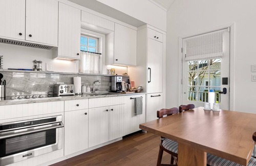 Hampton Bays Hotel | Charming, Stand-alone, Single-story Garden Cottage at Historic Canoe Place Inn