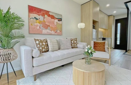 Kingsland House | Charming Stay in Grey Lynn Close to CBD