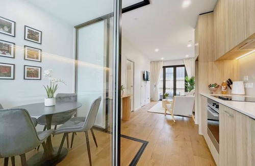 Kingsland House | Charming Stay in Grey Lynn Close to CBD