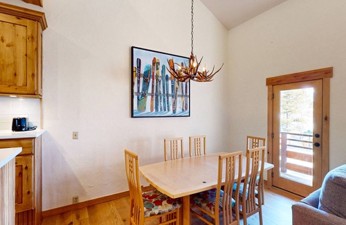 Steamboat Springs Condo | Charming Steamboat Springs condo with hot tub & grilling area - walk to lifts
