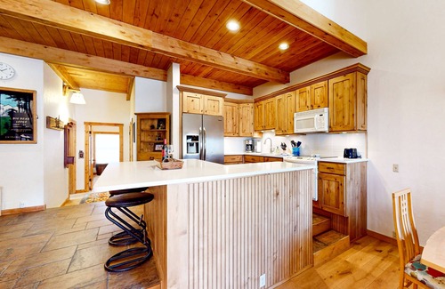 Steamboat Springs Condo | Charming Steamboat Springs condo with hot tub & grilling area - walk to lifts